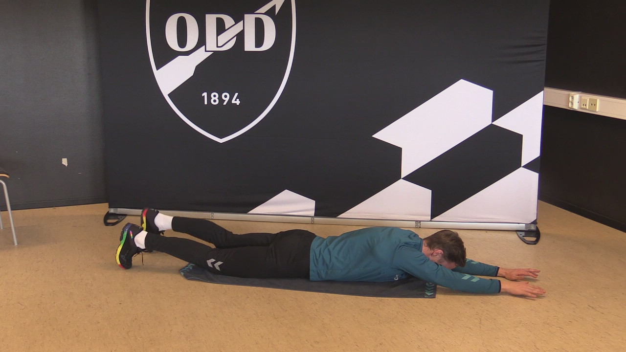 Liggende supermann mots ben og arm L 2.MP4